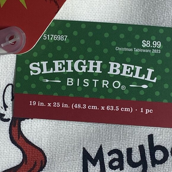 Grinch Tablecloth 84”x 60” Towel Scrubby 10”x 10”Kitchen Towel 19” X 25” Set - Picture 10 of 12